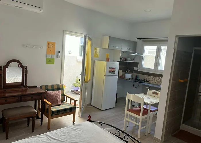 Easy Access Λάρνακα